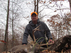Kentucky deer hunting, western kentucky deer hunting, deer hunting, hunting, archery, Whitetail deer hunting, west ky whitetail hunting, kentucky whitetail outfitters, boone & crocket, food plots, deer food plots, chickory plots, lodging