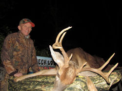 Kentucky deer hunting, western kentucky deer hunting, deer hunting, hunting, archery, Whitetail deer hunting, west ky whitetail hunting, kentucky whitetail outfitters, boone & crocket, food plots, deer food plots, chickory plots, lodging