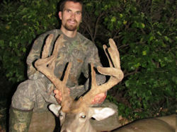Kentucky deer hunting, western kentucky deer hunting, deer hunting, hunting, archery, Whitetail deer hunting, west ky whitetail hunting, kentucky whitetail outfitters, boone & crocket, food plots, deer food plots, chickory plots, lodging