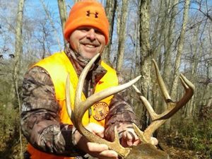Kentucky deer hunting, western kentucky deer hunting, deer hunting, hunting, archery, Whitetail deer hunting, west ky whitetail hunting, kentucky whitetail outfitters, boone & crocket, food plots, deer food plots, chickory plots, lodging