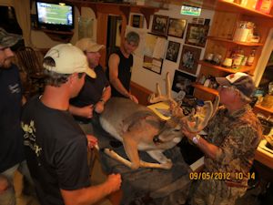 Kentucky deer hunting, western kentucky deer hunting, deer hunting, hunting, archery, Whitetail deer hunting, west ky whitetail hunting, kentucky whitetail outfitters, boone & crocket, food plots, deer food plots, chickory plots, lodging