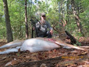 Kentucky deer hunting, western kentucky deer hunting, deer hunting, hunting, archery, Whitetail deer hunting, west ky whitetail hunting, kentucky whitetail outfitters, boone & crocket, food plots, deer food plots, chickory plots, lodging