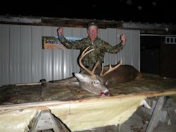 Kentucky deer hunting, western kentucky deer hunting, deer hunting, hunting, archery, Whitetail deer hunting, west ky whitetail hunting, kentucky whitetail outfitters, boone & crocket, food plots, deer food plots, chickory plots, lodging