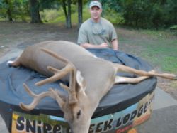 Kentucky deer hunting, western kentucky deer hunting, deer hunting, hunting, archery, Whitetail deer hunting, west ky whitetail hunting, kentucky whitetail outfitters, boone & crocket, food plots, deer food plots, chickory plots, lodging