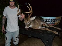 Kentucky deer hunting, western kentucky deer hunting, deer hunting, hunting, archery, Whitetail deer hunting, west ky whitetail hunting, kentucky whitetail outfitters, boone & crocket, food plots, deer food plots, chickory plots, lodging