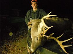 Kentucky deer hunting, western kentucky deer hunting, deer hunting, hunting, archery, Whitetail deer hunting, west ky whitetail hunting, kentucky whitetail outfitters, boone & crocket, food plots, deer food plots, chickory plots, lodging