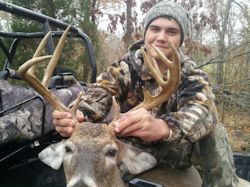 Kentucky deer hunting, western kentucky deer hunting, deer hunting, hunting, archery, Whitetail deer hunting, west ky whitetail hunting, kentucky whitetail outfitters, boone & crocket, food plots, deer food plots, chickory plots, lodging