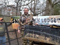 Kentucky deer hunting, western kentucky deer hunting, deer hunting, hunting, archery, Whitetail deer hunting, west ky whitetail hunting, kentucky whitetail outfitters, boone & crocket, food plots, deer food plots, chickory plots, lodging