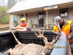Kentucky deer hunting, western kentucky deer hunting, deer hunting, hunting, archery, Whitetail deer hunting, west ky whitetail hunting, kentucky whitetail outfitters, boone & crocket, food plots, deer food plots, chickory plots, lodging
